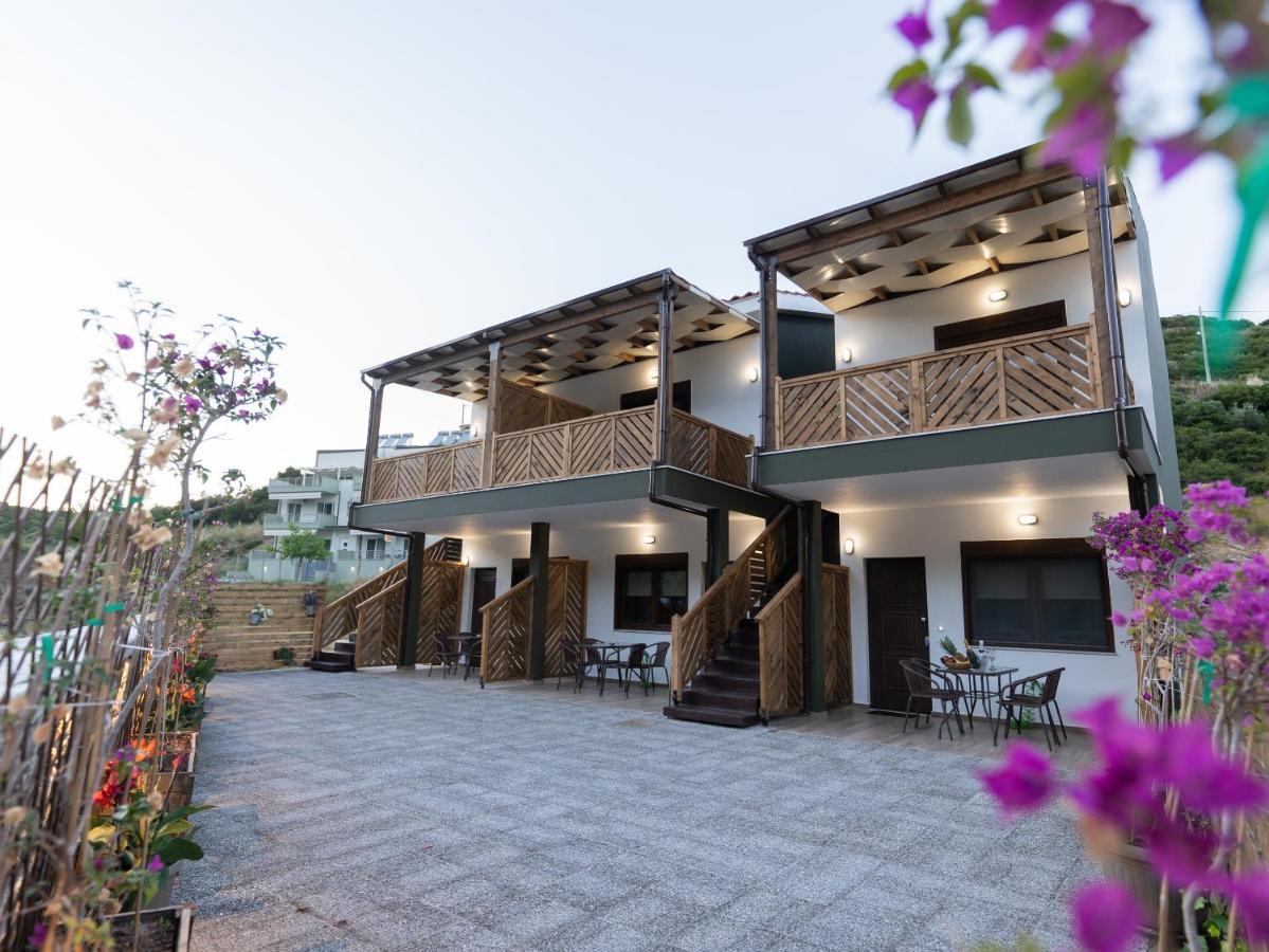 Mad'S Villas Nea Peramos  Exterior photo