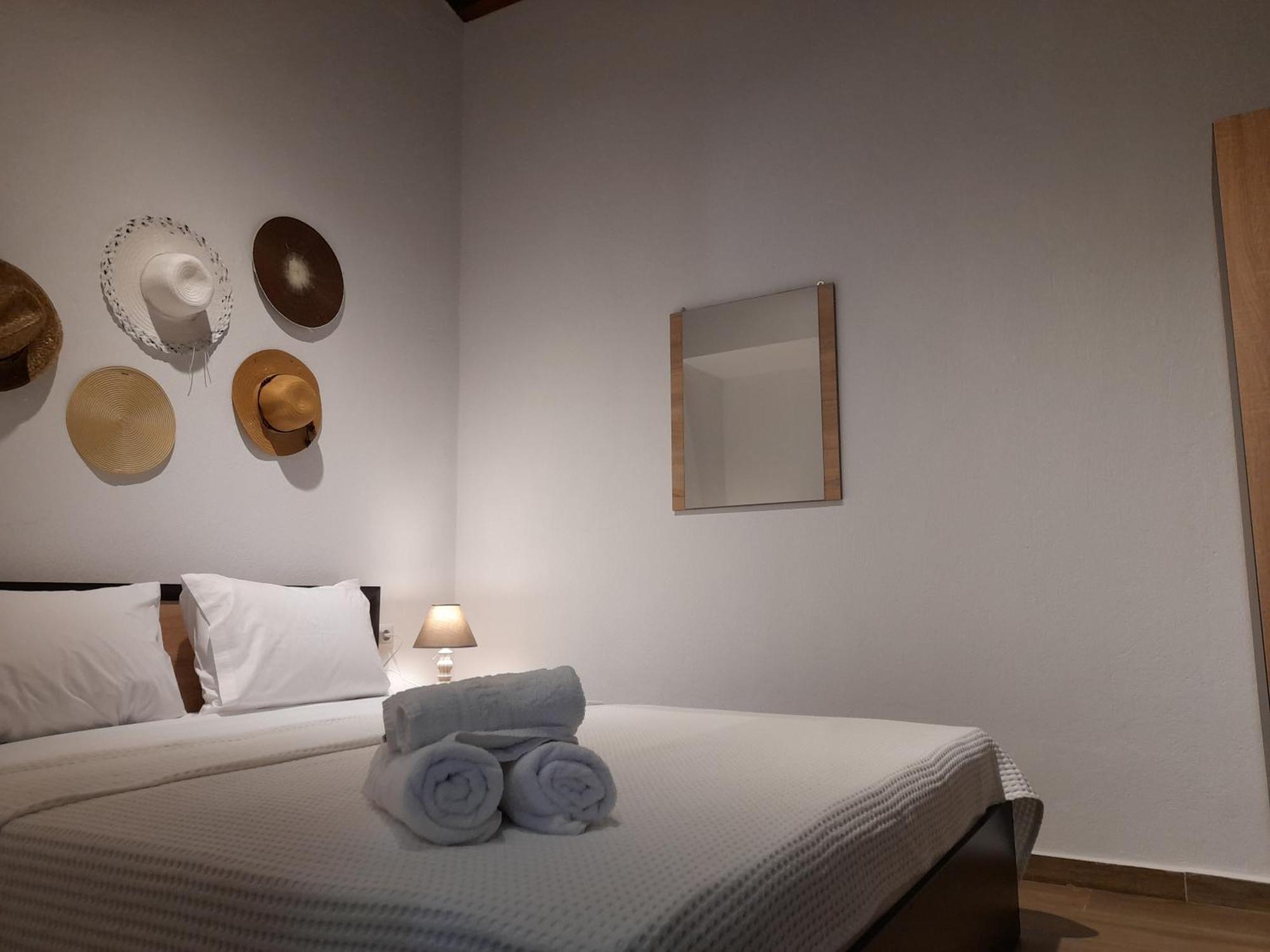 Mad'S Villas Nea Peramos  Room photo